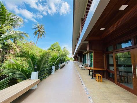 DAMNOEN CARE RESORT .